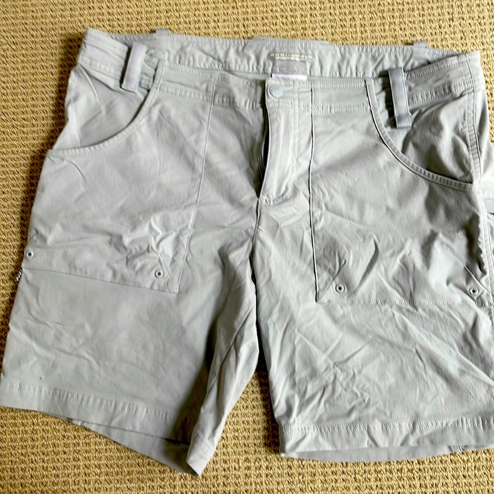 Women’s size L Columbia shorts, Omni, gray, worn a few times. Great condition.